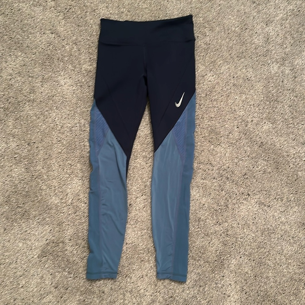 Women’s Nike Dri-Fit Running leggings in classic color combo